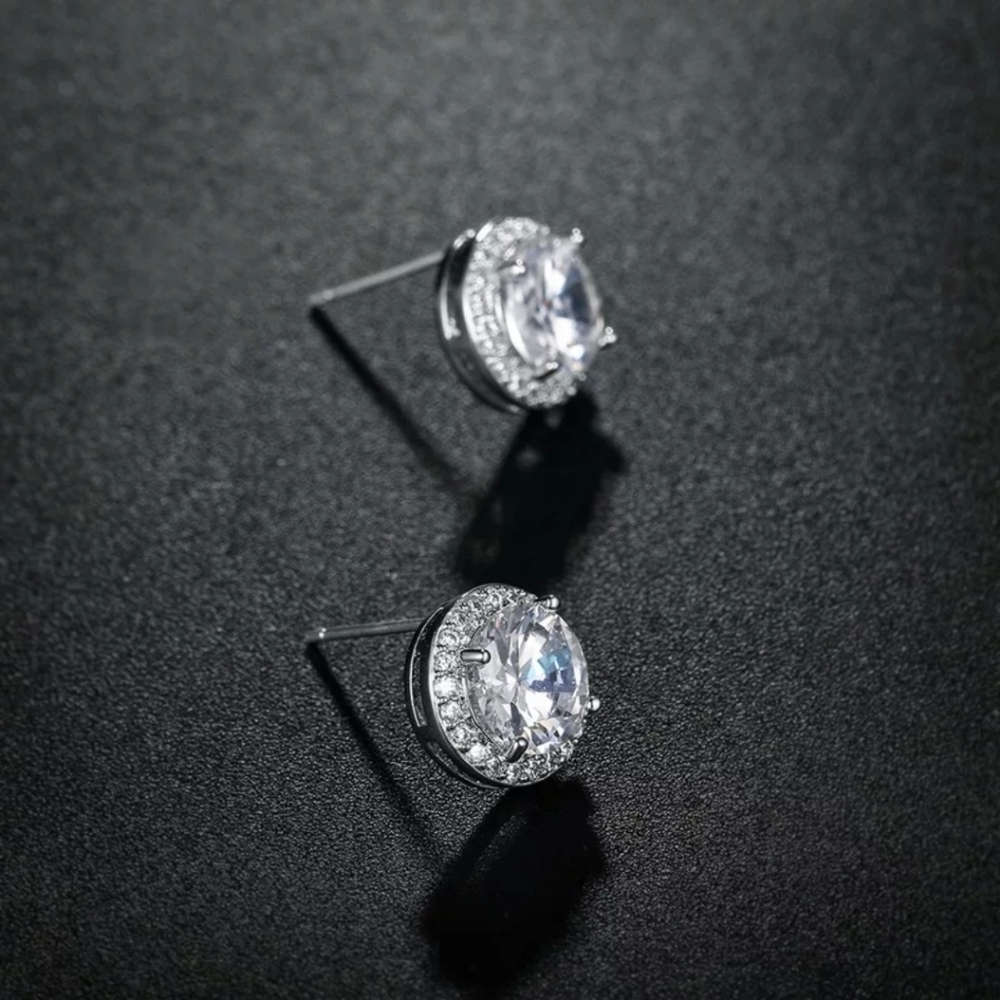 SALE New Silver Halo Round Studs - Picture 4 of 6
